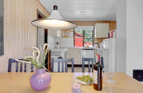 Nexo House | Beautiful home in Nexø with kitchen