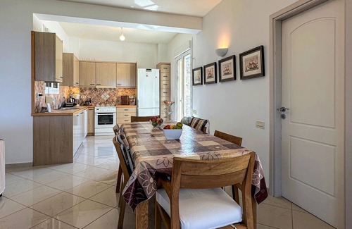 Kontos House | Beautiful home in Perdika with WiFi