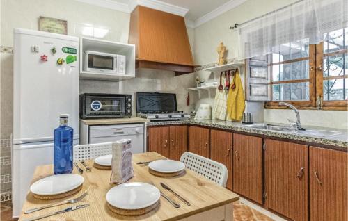 Mondron House | Beautiful Home In Periana With Kitchen