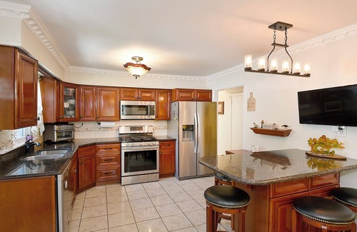 Roslyn Apartment | Beautiful home in Roslyn Historic Village