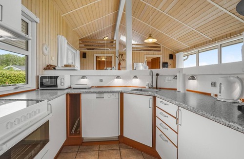 Grønninghoved Strand House | Beautiful home in Sjølund with WiFi