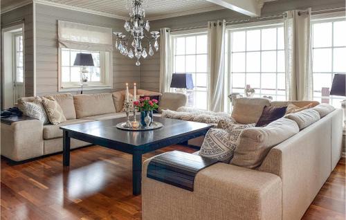 Stryn House | Beautiful Home In Stryn With Kitchen