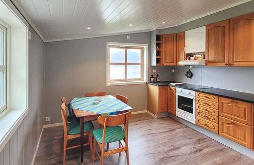 Djønno House | Beautiful home in Vallavik with kitchen