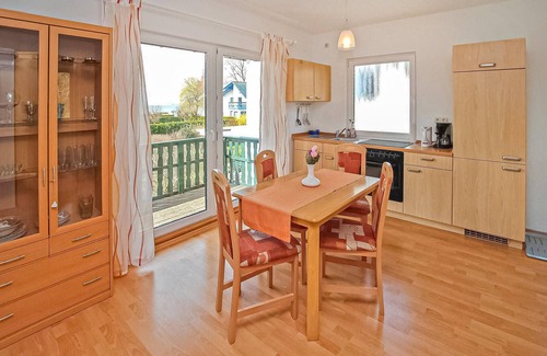 Verchen House | Beautiful home in Verchen with kitchen