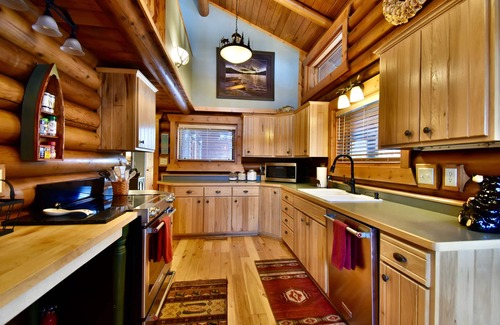 Walker House | Beautiful Home just 25' from shoreline of Leech Lake just 5 minutes from Walker