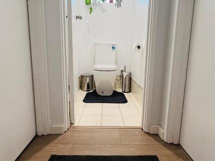 Atwell House | Beautiful home Queen bed near train station
