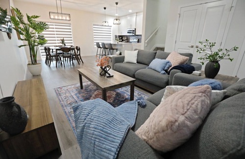 Southwest Edmonton House | Beautiful Home With 4 King Beds|Airport|Disney+