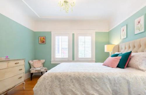 Potrero Hill Apartment | Beautiful Home with Sun Drenched Garden