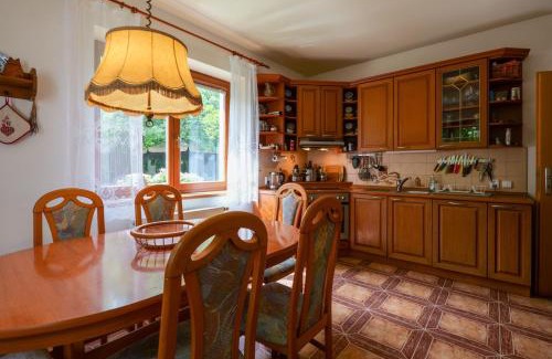 Rabyne House | Beautiful house by the river with its own dock
