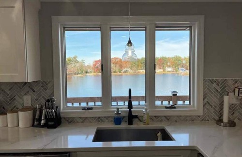 Coventry House | Beautiful house on the lake