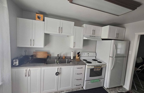 Leduc House | Beautiful house/self check in/7 mins to YEG Airport/Nature walk🌴
