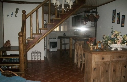 Centro Comercial House | BEAUTIFUL HOUSE WITH AIR CONDITIONING, POOL AND BARBECUE IN PEREQUE - ILHABELA