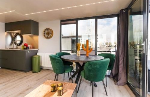 Volendam Boat Rental | Beautiful houseboat in Marina of Volendam