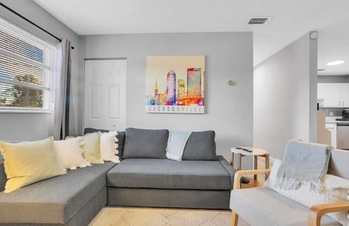Sandalwood House | Beautiful Jacksonville Bungalow Centrally Located