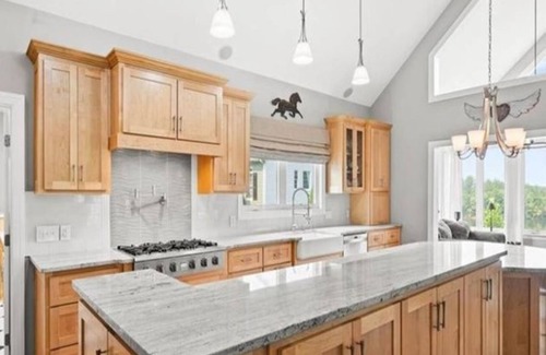 Granite Falls House | Beautiful Lake House with Mountain View