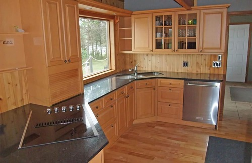 Neebing Cottage | Beautiful Lake House for Rent