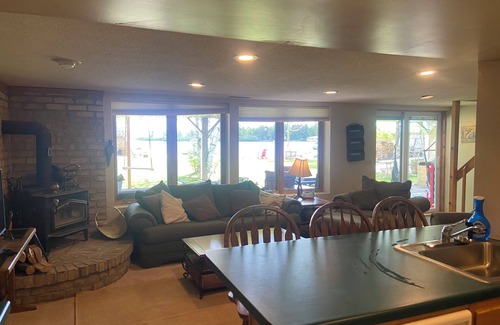 Breezy Point House | Beautiful lake side lower unit cabin on pelican lake