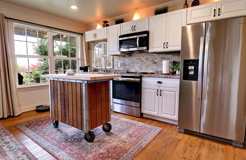 Springdale Cottage | Beautiful Lake Views And Close To Everything Northwest Arkansas Has To Offer