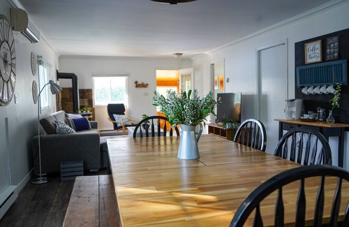 Front of Yonge Cottage | Beautiful Lakefront Cottage with Hot Tub