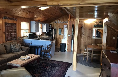 Middleton Cabin | Beautiful lakefront cabin with private beach in secluded cove - Sunrise Lake