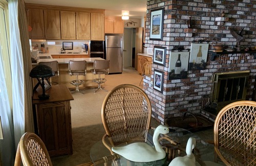 Nice House | Beautiful Lakefront Home SUN-THUR AUGUST 10% off nightly rate for 4 night stays