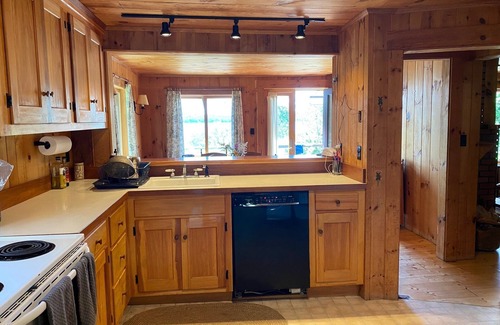 Greensboro House | Beautiful Lakefront Cottage with Single Level Access