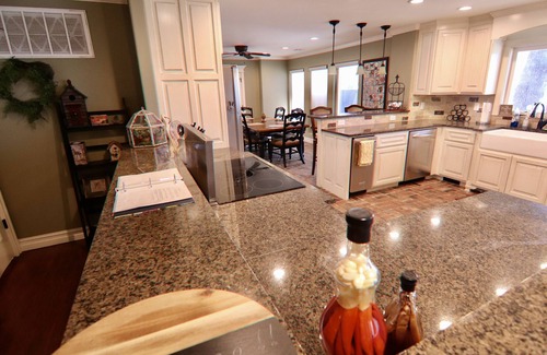 Wagoner House | Beautiful Lakefront Villa with Private Pool, hot tub, No more than 12 people