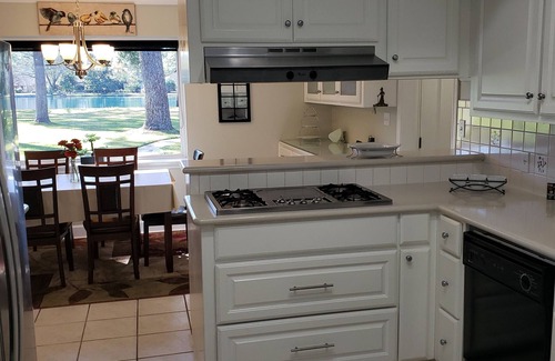 FM 1960 House | Beautiful Lakehouse w/Private Pool - 4 Large Bedrooms