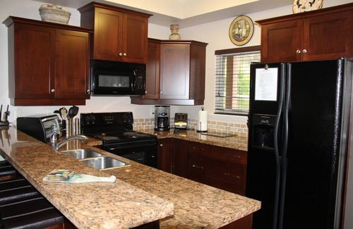 Okanagan-Similkameen Condo | Beautiful Lakeside 3 Bedroom Townhouse Vacation Rental