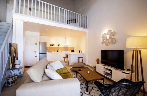 Bellevue Apartment | Beautiful large apartment on La Place du Village