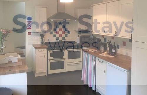 Abercarn House | Beautiful Large House Close To The City
