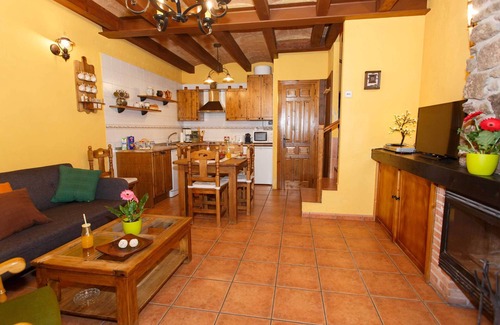 Braojos House | Beautiful little house for even with fireplace in Braojos