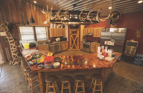Clay Center House | Beautiful Lodge that sleeps up to 20