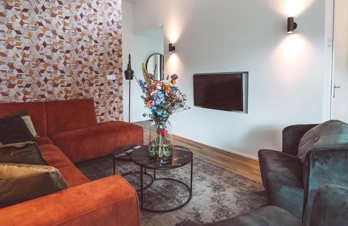 Municipality of Rhenen House | Beautiful lodge with hot tub in a holiday park