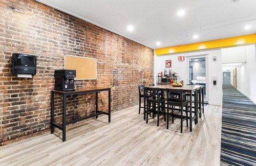 Shaughnessy Village Apartment | Beautiful Loft in Downtown