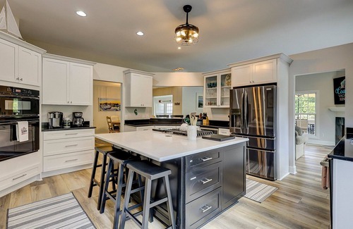 Sea Pines House | Beautiful Luxury Home w/Back Deck, Patio, & Gas Grill + 10 Minute Drive to Harbour Town