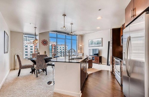 Downtown Denver Condo | ✨ Beautiful luxurious condo with astonishing views in the heart of Denver!✨