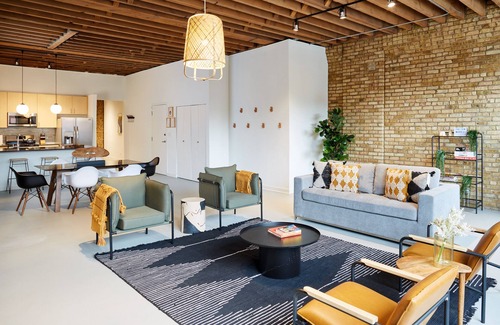 West Loop Apartment | Beautiful Luxury Loft in Fulton Market, Sleeps 12 | Featured In Architectural Di
