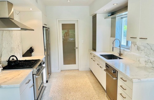 Downtown Fort Lauderdale House | Beautiful Mid-Century Modern SFR on the water , 10 minutes from Las Olas Blvd