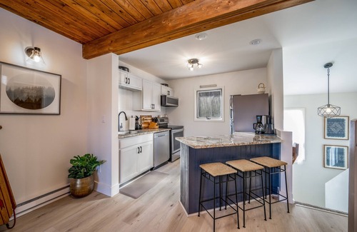 Hunter House | Beautiful Modern Hunter Mountain Retreat - Great Hiking!
