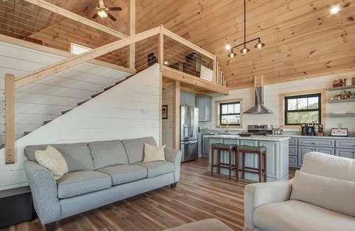 Tellico Plains Cabin | Beautiful mountain top cabin with the best 180º view in Tellico Plains!