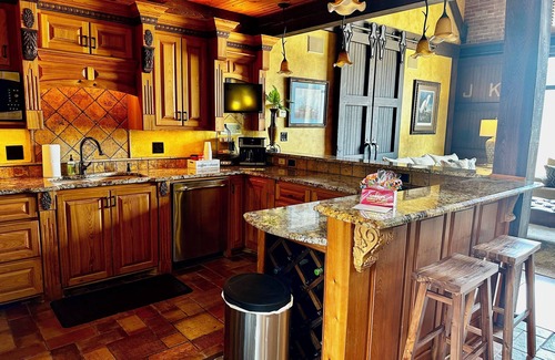 Natchez Condo | Beautiful Natchez Condo one block from the Mississippi River that offers it all.