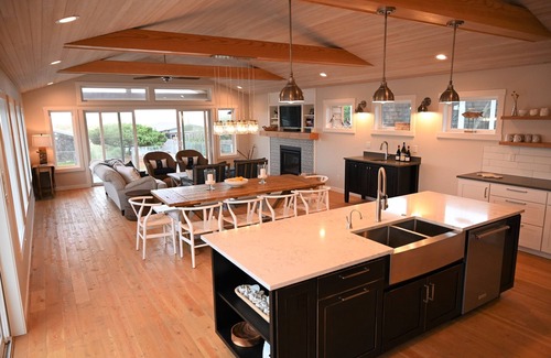 Manzanita House | Beautiful New Home with Ocean, Beach and Sunset Views; 40A EV Charger