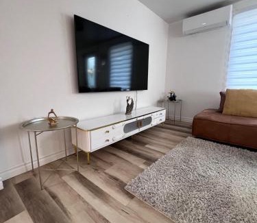 Roberval House | Beautiful Newly Renovated House