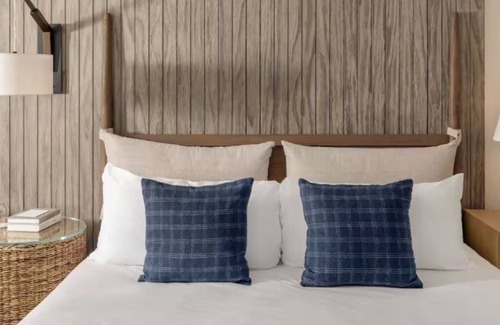 Goat Island House | Beautiful Newport Lodging Perfect for Couple Retreat with Onsite Pool