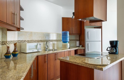 Manta Apartment | Beautiful Oceanview 2-bedroom Apartment with Pool