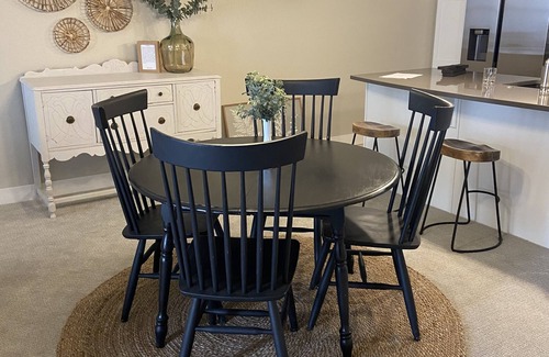 Windsor Condo | Beautiful One Bedroom One Bath Condo for 30 day+ stays! Abundant Amenities!