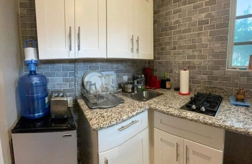 Coral Harbour House | Beautiful One Bedroom Privat Guest House