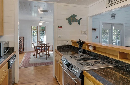 Seaside House | Beautiful Original Seaside Cottage + Swim & Tennis Club: Sleeps 6