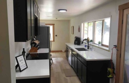 Alta Cabin | Beautiful, Peaceful Family and Pet Friendly Cabin in Woods. Sleeps 10.